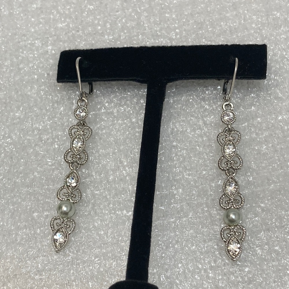 NWOT - Elegant Long Drop Style Crystal & Pearl Silvertone Heart Shaped Earrings
